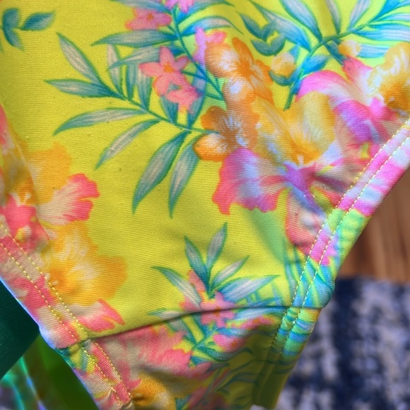 Lot of girls size 7/8 Cat & Jack swimsuits - Picture 9 of 11